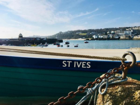 Waves End, St Ives, Hot tub and Parking